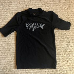 🦈Boys swim shirt like new🦈 D6
